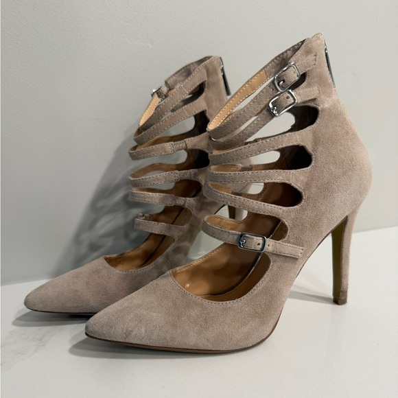 Jessica Simpson Shoes - 💋 Jessica Simpson Beige Strappy Heels (B002)